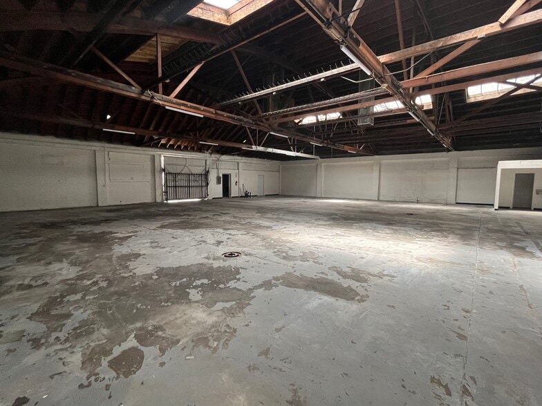 More Photos Of 431 W 10th St, San Bernardino Auto Repair For Sale