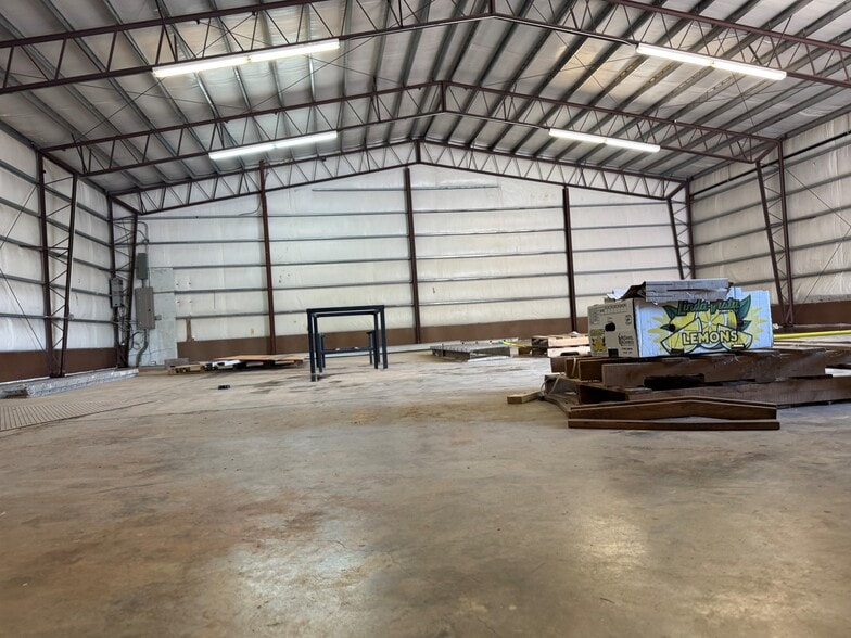 More Photos Of 5815 Outlook St, Mission Warehouse For Lease