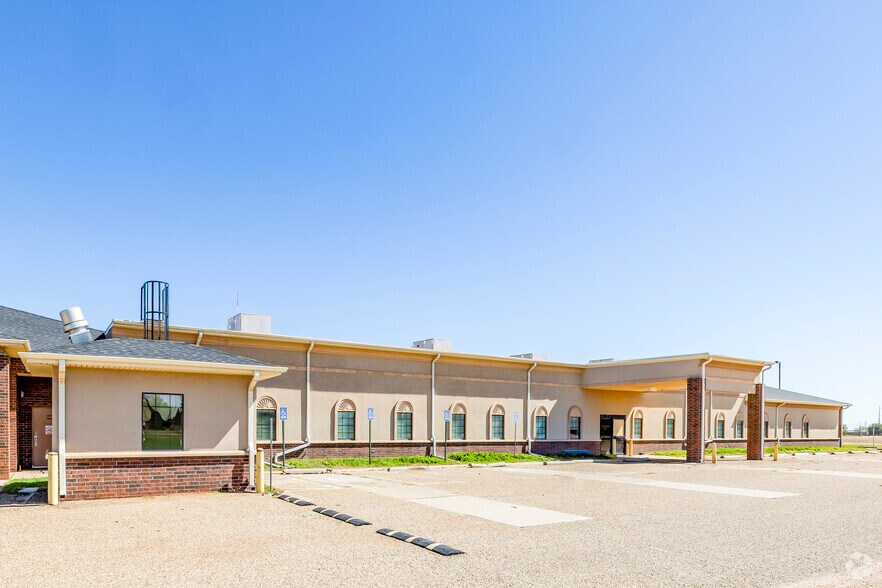 More Photos Of 6104 Avenue Q South Dr, Lubbock Medical For Sale