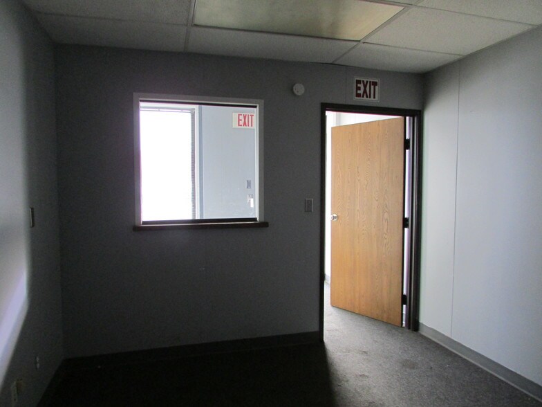 More Photos Of 14033-14055 Achyl Ave, Warren Warehouse For Sale