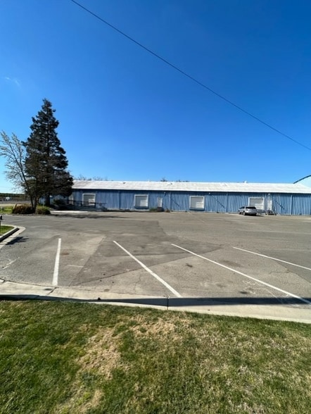 More Photos Of 1725-1731 W 16th St, Merced Warehouse For Lease