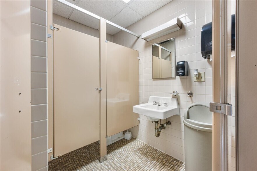 More Photos Of 43 Pennsylvania Ave, Niantic Bank For Lease