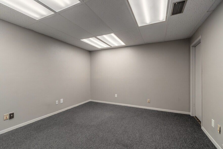 More Photos Of 1615 Ridgewood Ave, Holly Hill Loft Creative Space For Sale