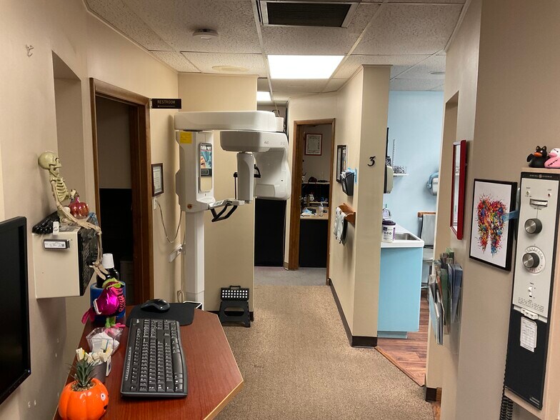 More Photos Of 1650 45th St, Munster Office For Sale