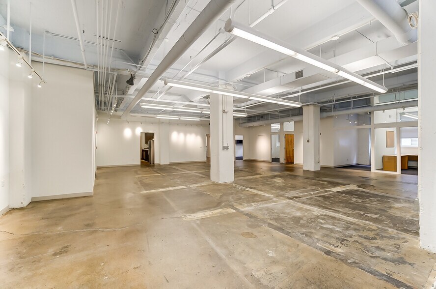 More Photos Of 20 E Central Pky, Cincinnati Office Residential For Lease