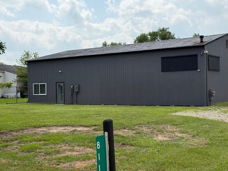 More Photos Of 811 Kim Dr, Mason Warehouse For Lease