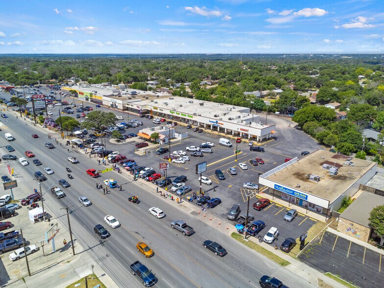More Photos Of 907-1015 S WW White Rd, San Antonio Freestanding For Lease