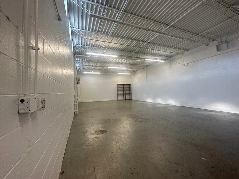 More Photos Of 5743 West Park Ave, Saint Louis Warehouse For Lease