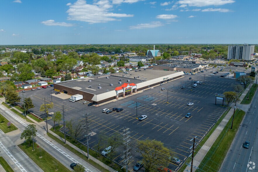 More Photos Of 7215-7423 E 10 Mile Rd, Center Line Storefront For Lease