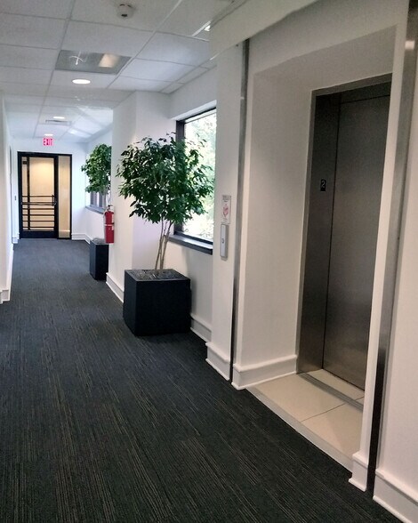 More Photos Of 1100 Kenilworth Ave, Charlotte Office For Lease