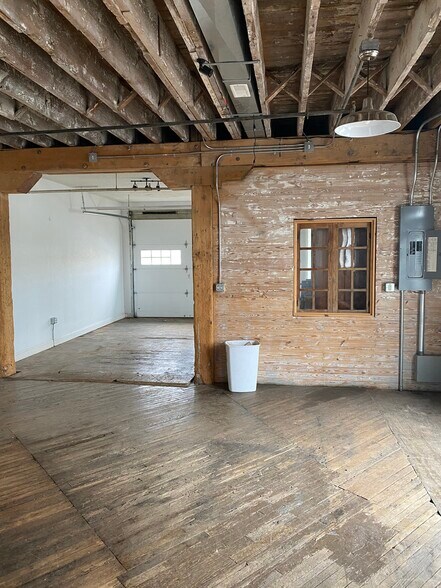 More Photos Of 118 SE 4th St, Des Moines Warehouse For Lease