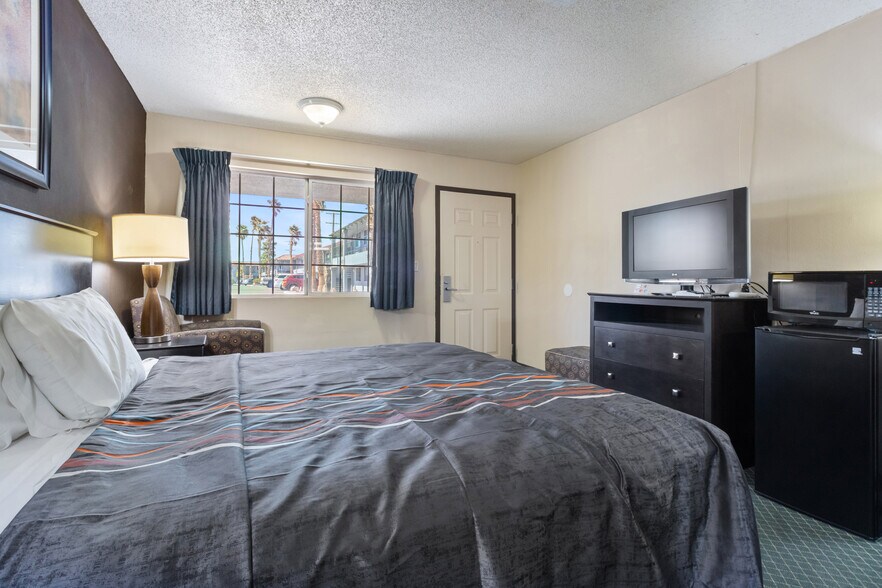 More Photos Of 1243 E Main St, Barstow Hotel For Sale