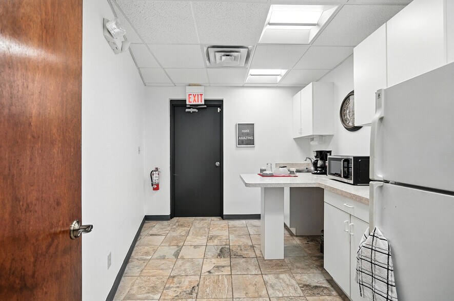 More Photos Of 5636 Bridgetown Rd, Cincinnati Medical For Sale