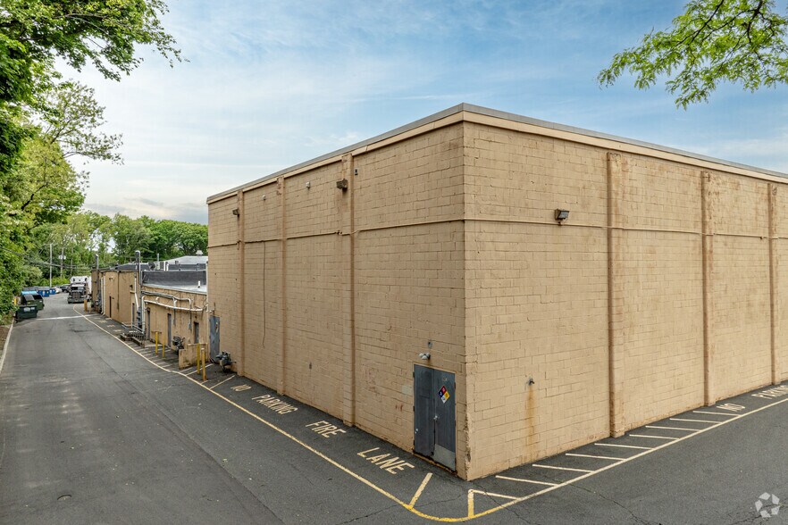 More Photos Of 960 US Highway 9, South Amboy General Retail For Lease
