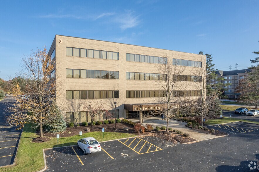 7271 Engle Rd, Middleburg Heights, OH 44130 Office For Lease