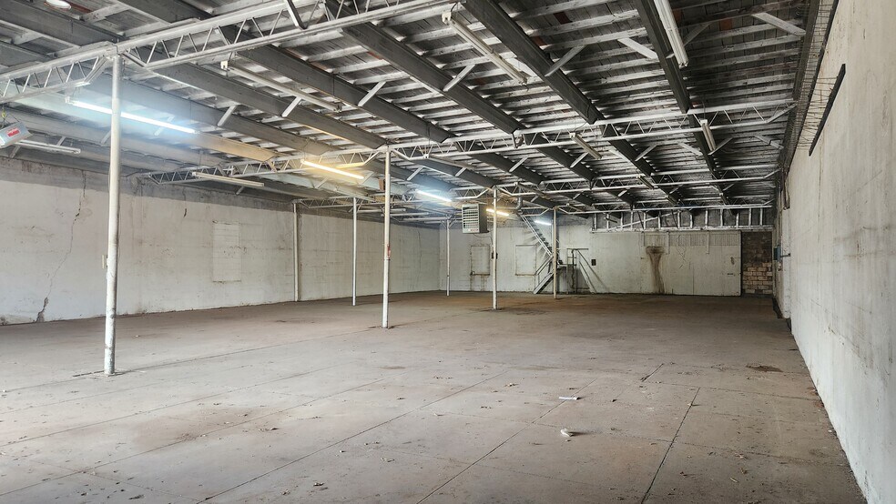 More Photos Of 1613 Texas St, Vernon Industrial For Lease