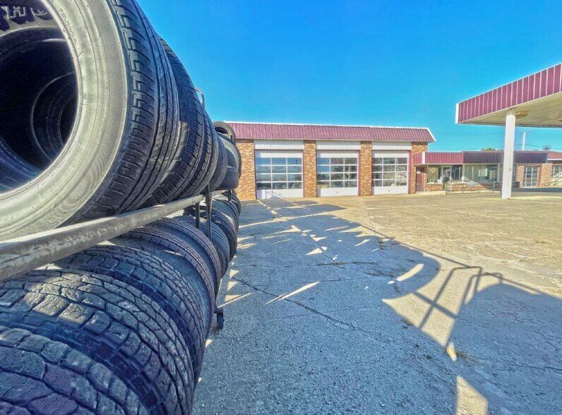 More Photos Of 1101 W Sheridan Ave, Shenandoah Auto Repair For Sale