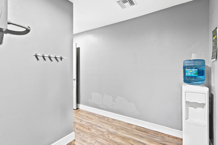 More Photos Of 32347 County Road 473, Leesburg Freestanding For Sale