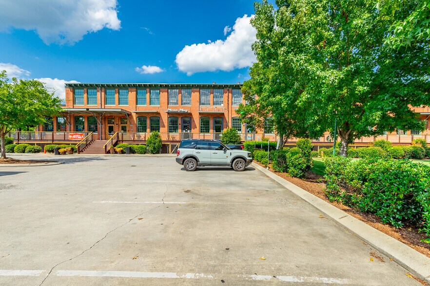 More Photos Of 205 Manufacturers Rd, Chattanooga General Retail For Lease