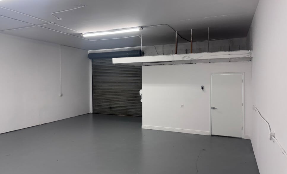 More Photos Of 1726-1738 SW Biltmore St, Port Saint Lucie Light Manufacturing For Lease
