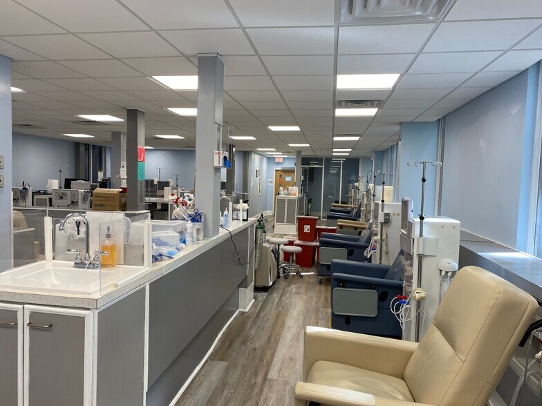 More Photos Of 5040 Snapfinger Woods Dr, Decatur Medical For Lease