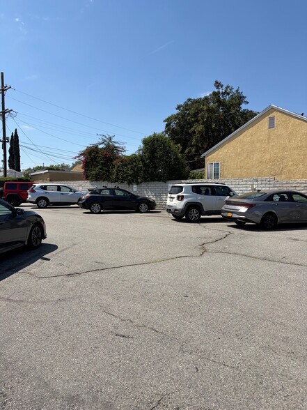More Photos Of 2409 W Empire Ave, Burbank Loft Creative Space For Lease