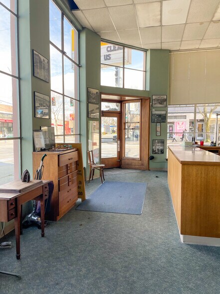 More Photos Of 2601 California Ave SW, Seattle Storefront For Sale