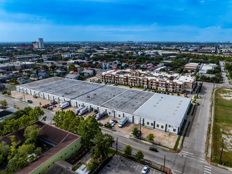 More Photos Of 2802 Canal St, Houston Warehouse For Lease