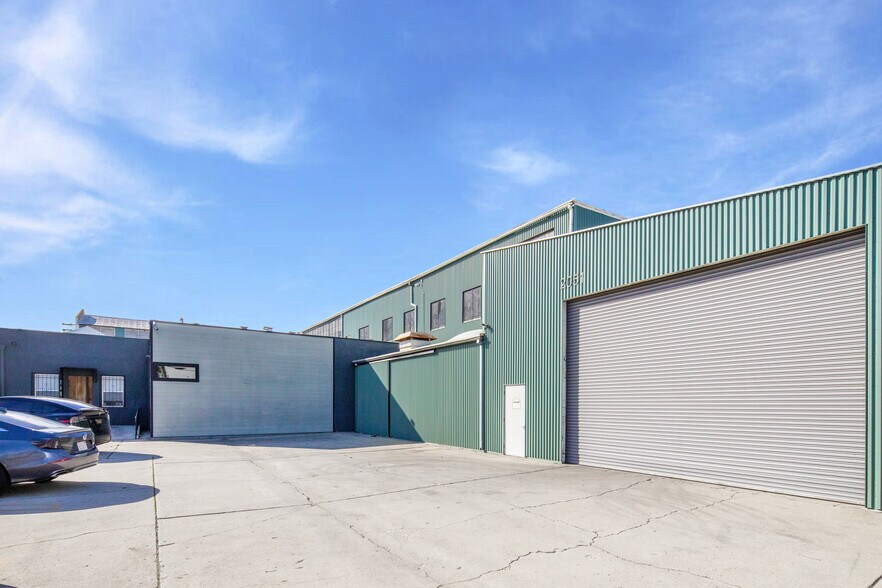 More Photos Of 2049-2053 E 38th St, Vernon Industrial For Sale