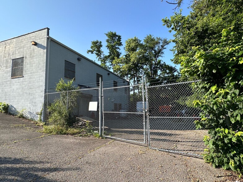 More Photos Of 2863 Stanton Ave, Cincinnati Warehouse For Sale