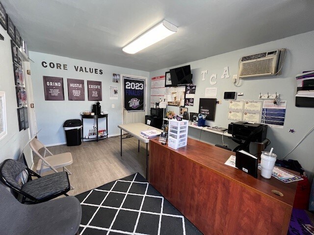 More Photos Of 2801-2847 SE Monroe St, Stuart Warehouse For Lease