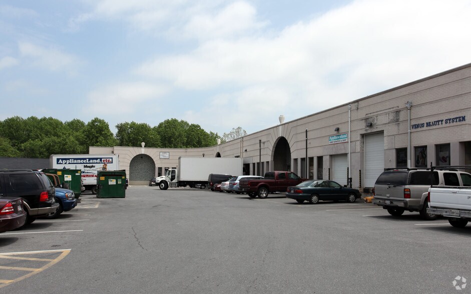 Primary Photo Of 10744-10750 Tucker St, Beltsville Warehouse For Lease