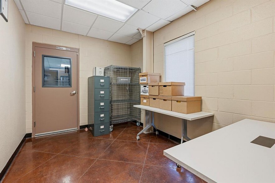 More Photos Of 2100 E Highway 290, Dripping Springs Flex For Lease