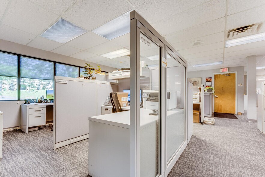 More Photos Of 69 Readington Rd, Branchburg Showroom For Lease