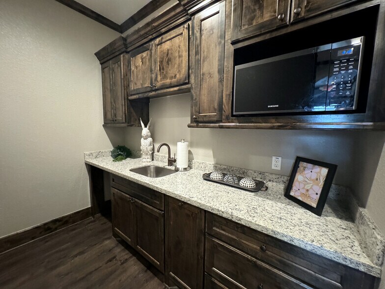 More Photos Of 17844 Mound Rd, Cypress Medical For Sale