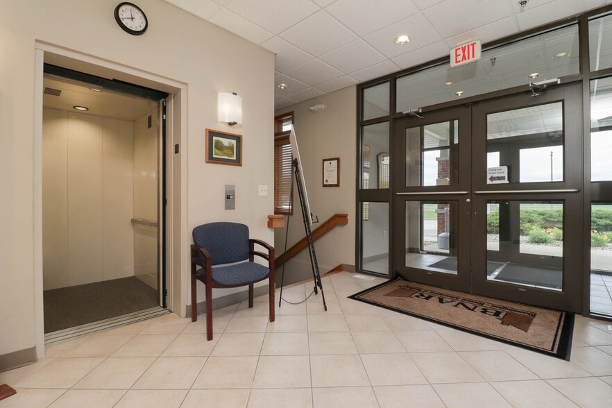 More Photos Of 407 Detroit Ave, Bloomington Office For Sale
