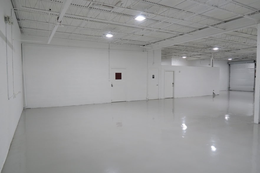 More Photos Of 6115 Skyline Dr, Houston Warehouse For Lease