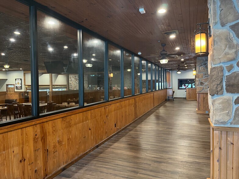 More Photos Of 2280 Shepherd of the Hills Expy, Branson Restaurant For Lease
