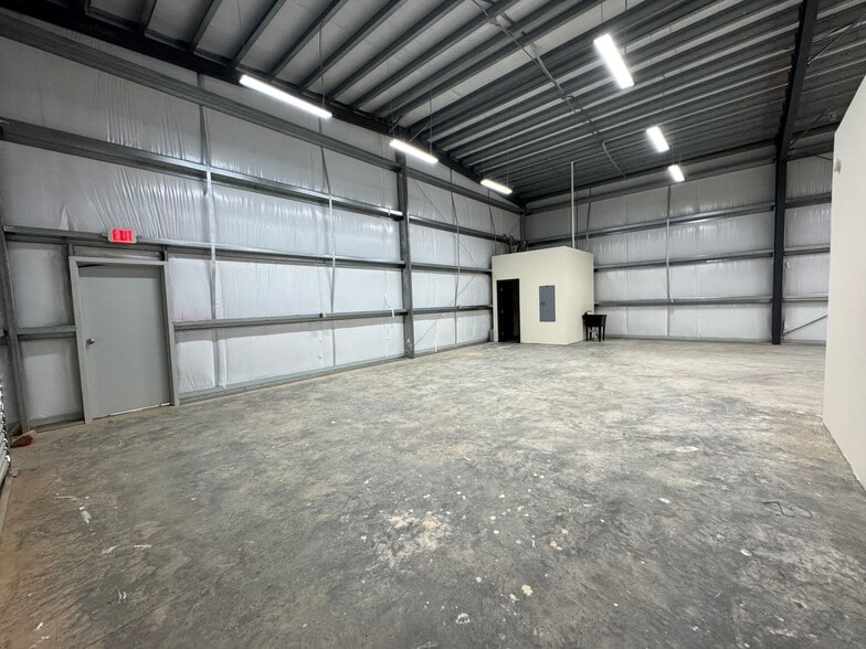 More Photos Of 3720 W County Line Rd, Douglasville Light Distribution For Lease