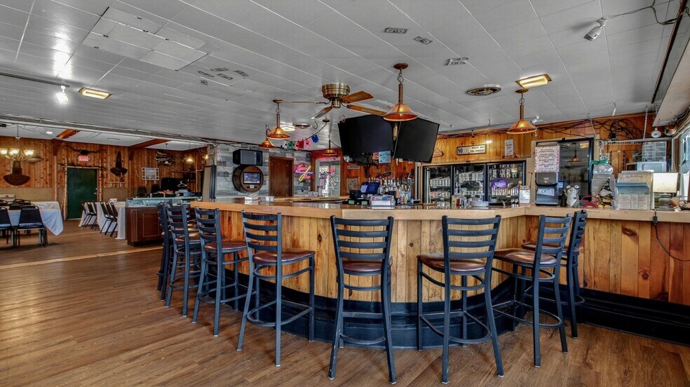 More Photos Of 16061 296th St, Cornell General Retail For Sale