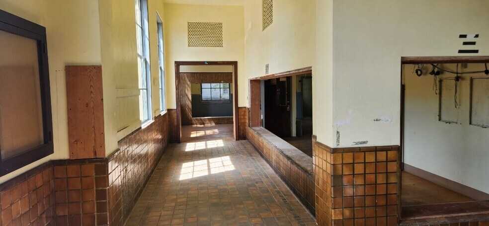 More Photos Of 224 N Oak St, Ukiah Office Residential For Sale