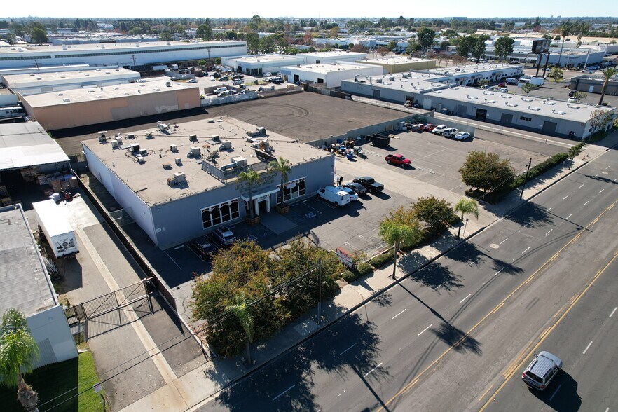More Photos Of 3700 W Warner Ave, Santa Ana Warehouse For Lease