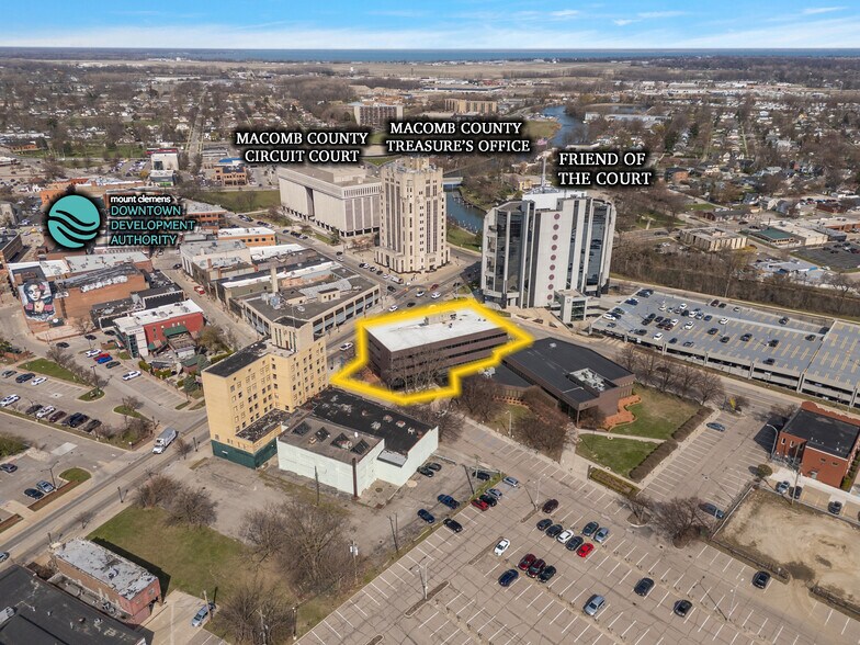 More Photos Of 10 S Main St, Mount Clemens Office For Lease