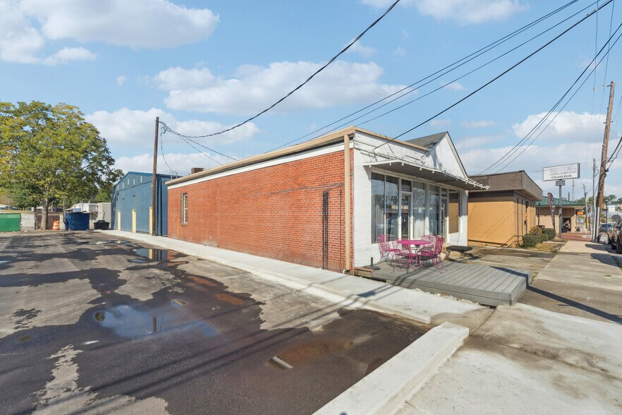 More Photos Of 5866 Love St, Austell Storefront For Sale