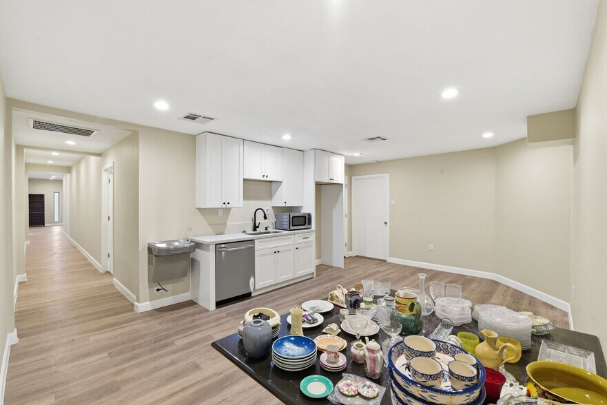 More Photos Of 3911 Fulton St, Houston Religious Facility For Lease