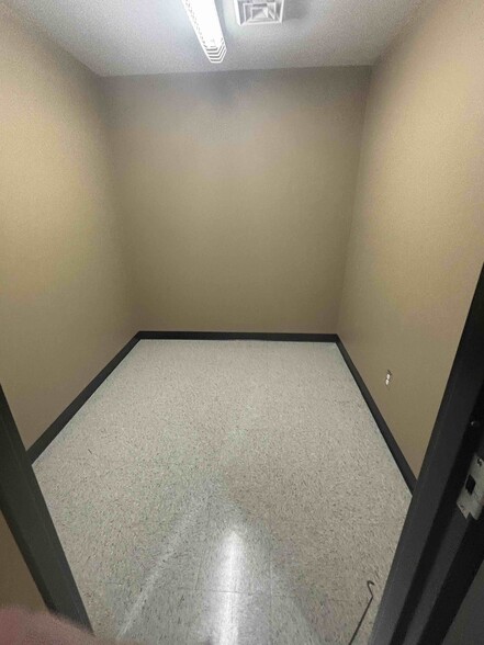 More Photos Of 1228 1st St N, Alabaster Office For Lease
