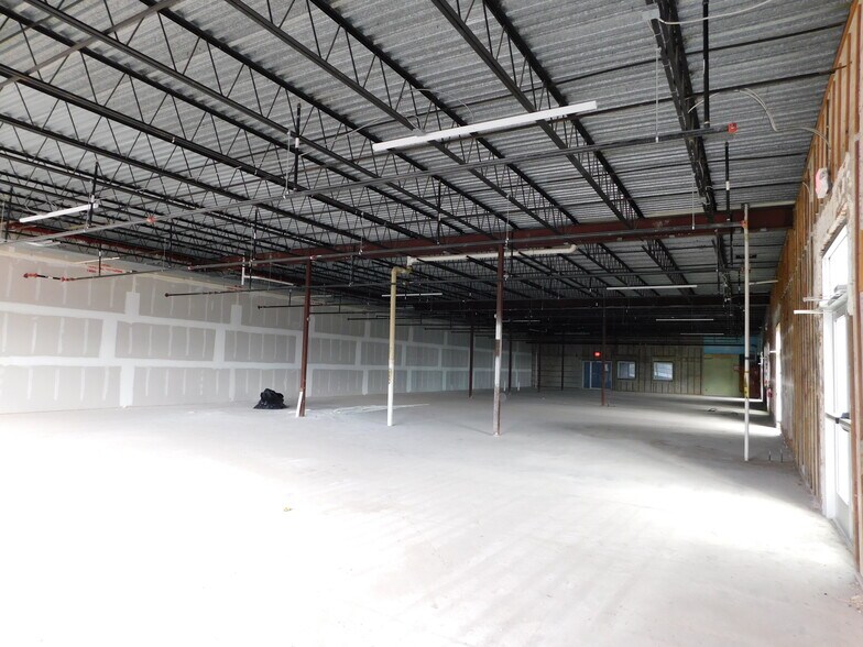 More Photos Of 4700 Dixie Hwy NE, Palm Bay General Retail For Lease
