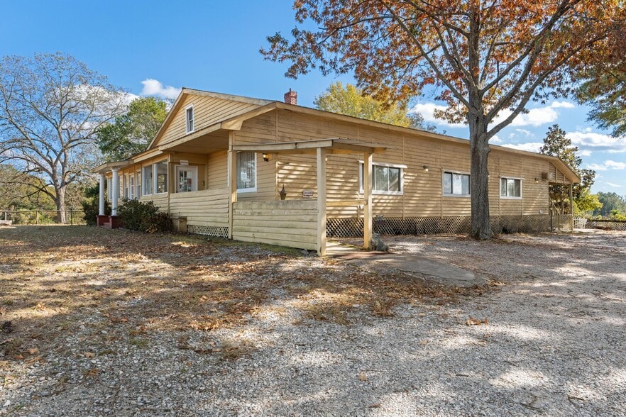 More Photos Of 607 Butts Mill Rd, Pine Mountain General Retail For Sale