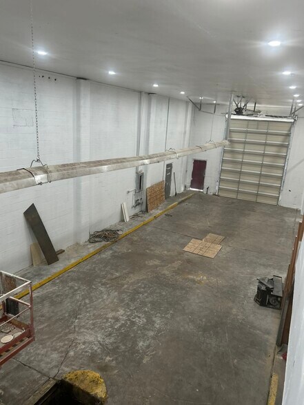 More Photos Of 225 N Highway 91, Summit Service For Lease
