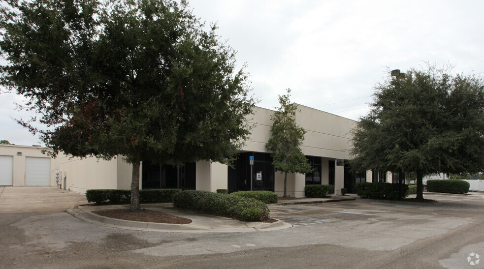 More Photos Of 150 St Johns Business Pl, Saint Augustine Light Distribution For Lease
